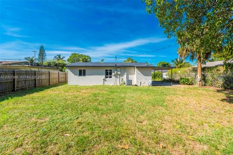 Tiny photo for 311 NW 12th Ave, Delray Beach, FL 33444 (MLS # A12007388)