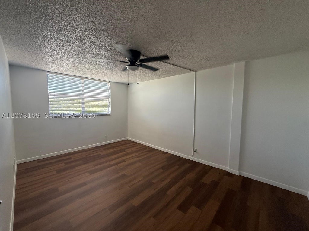 Photo of 500 Executive Center Dr #4J, West Palm Beach, FL 33401 (MLS # A12078169)