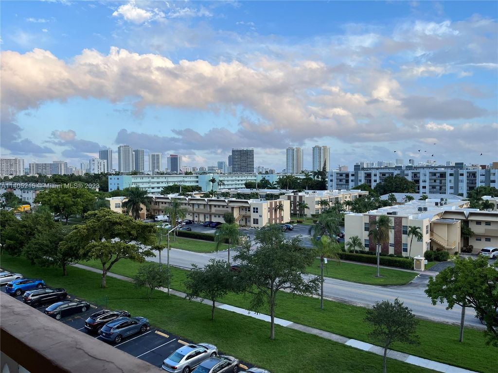 Photo of 900 NE 12th Ave #608, Hallandale Beach, FL 33009 (MLS # A11405215)