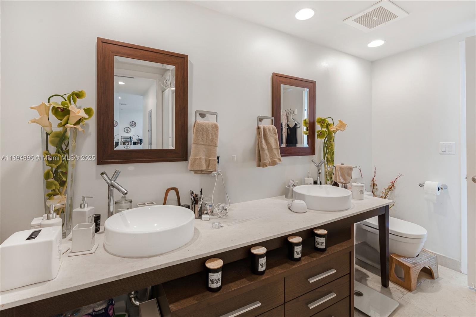 ICONBRICKELL CONDO NO 1 - Residential