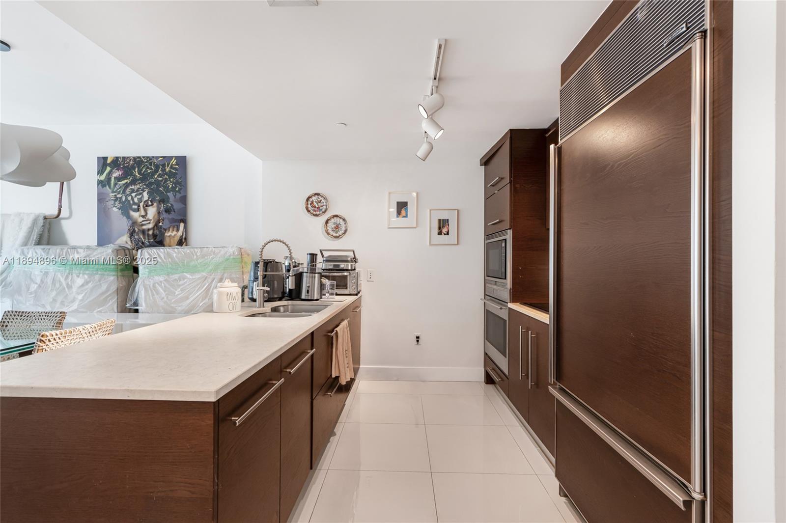 ICONBRICKELL CONDO NO 1 - Residential