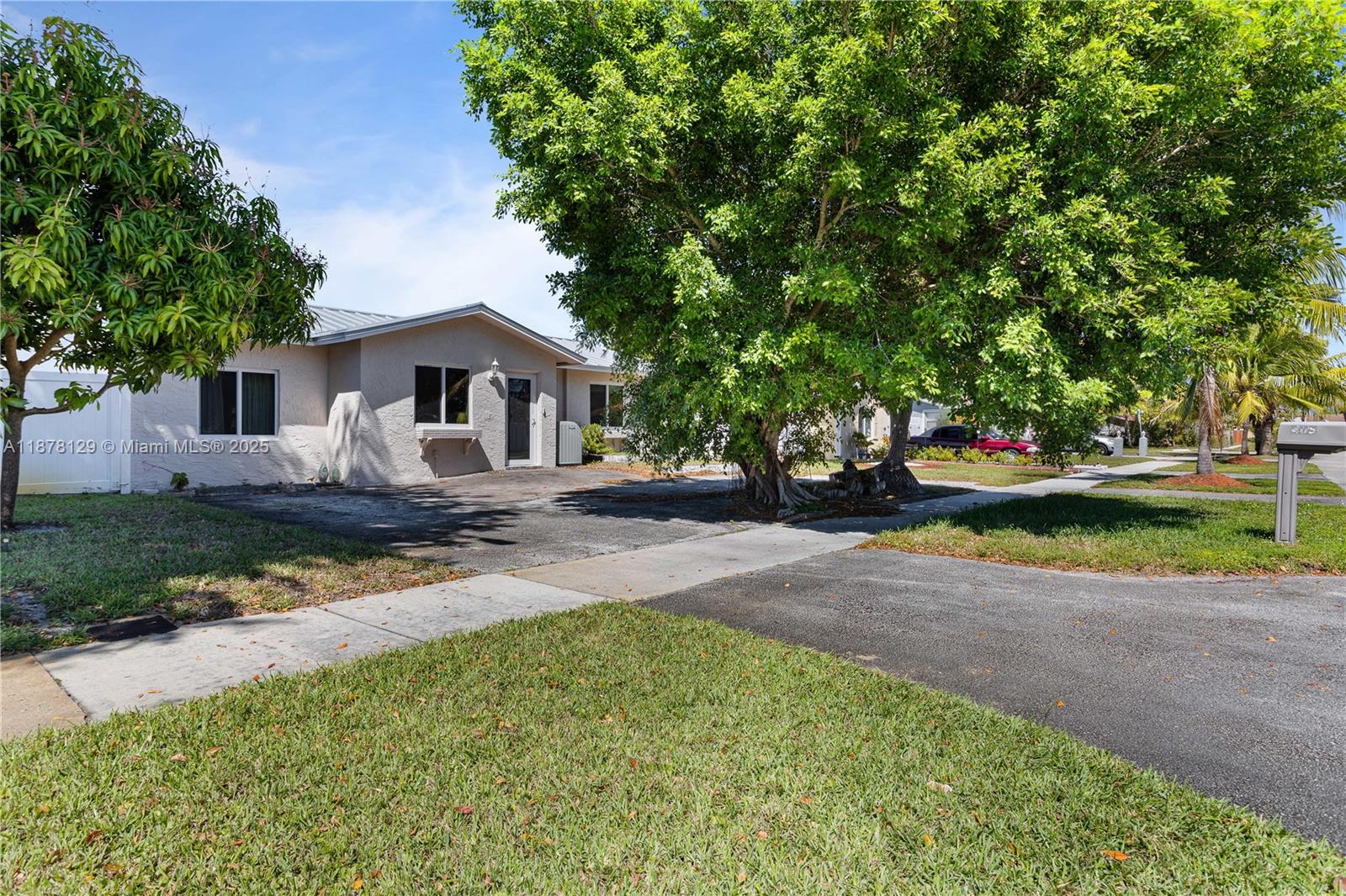405 SW 73rd Ave