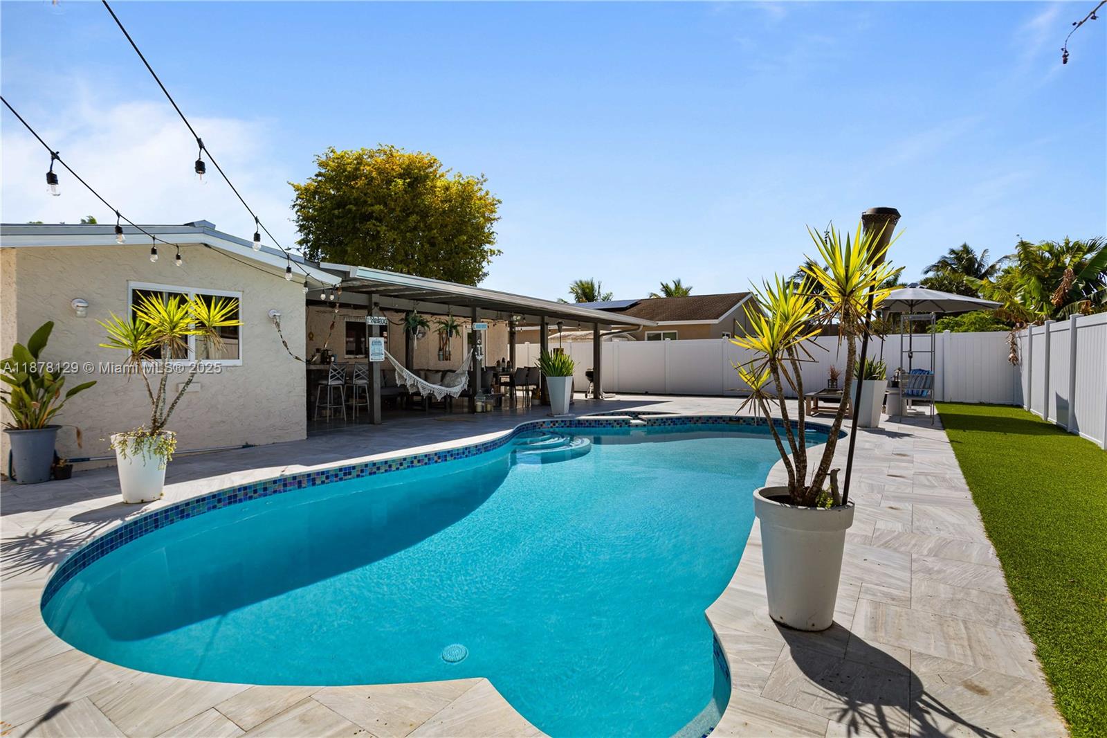 405 SW 73rd Ave