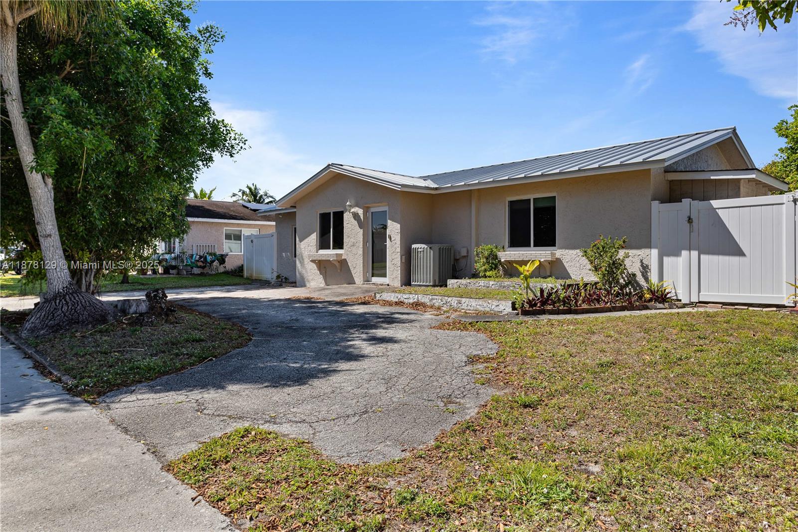 405 SW 73rd Ave