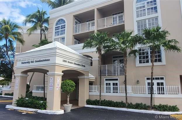 University Inn Condo across from UM Campus & Metrorail. Larger split layout 2-bedroom with ensuite baths (see floor plan), covered terrace, tiled throughout. Spacious living area with high vaulted ceiling & large arched windows providing natural light. Full size kitchen, breakfast nook, washer & dryer. Rent includes basic cable, internet, water/sewer. Enjoy access to pool/hot tub. Walking distance to Whole Foods, South Miami DT area w/restaurants, cafes & entertainment.