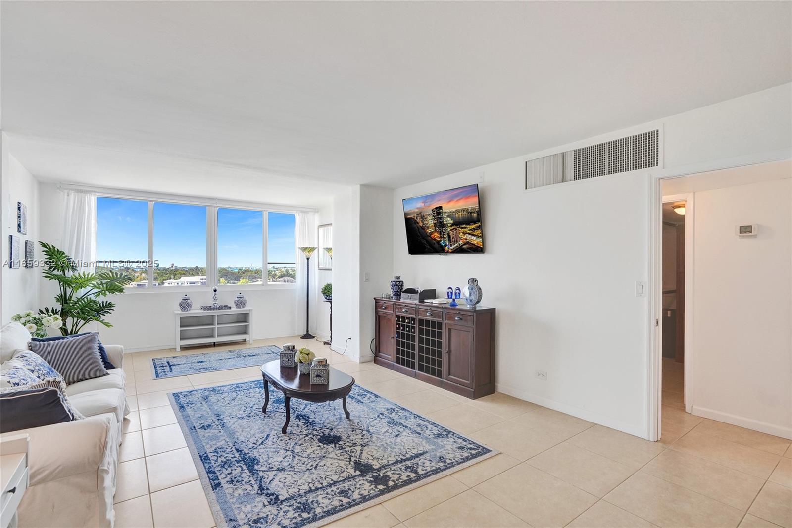 THE CARRIAGE CLUB NORTH C - Residential Lease