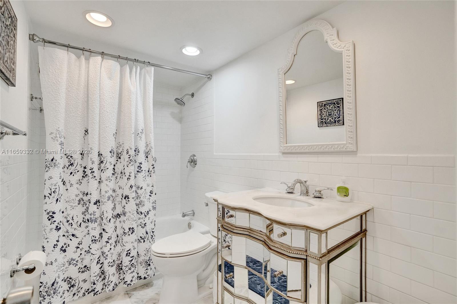 THE CARRIAGE CLUB NORTH C - Residential Lease