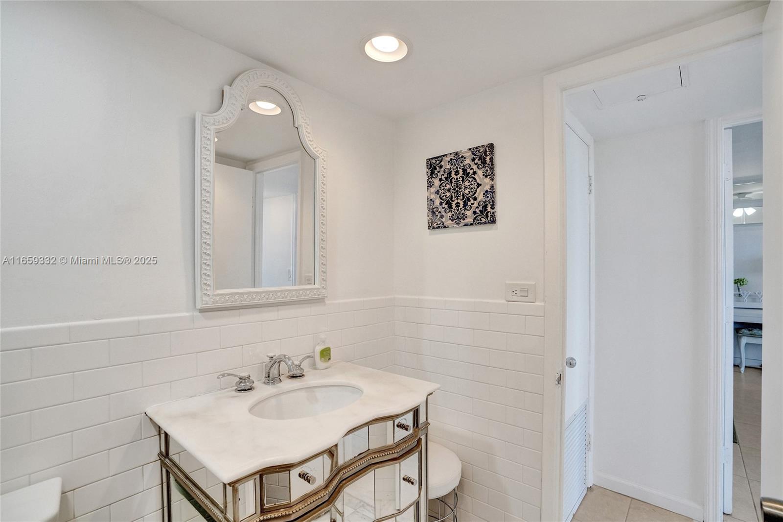 THE CARRIAGE CLUB NORTH C - Residential Lease