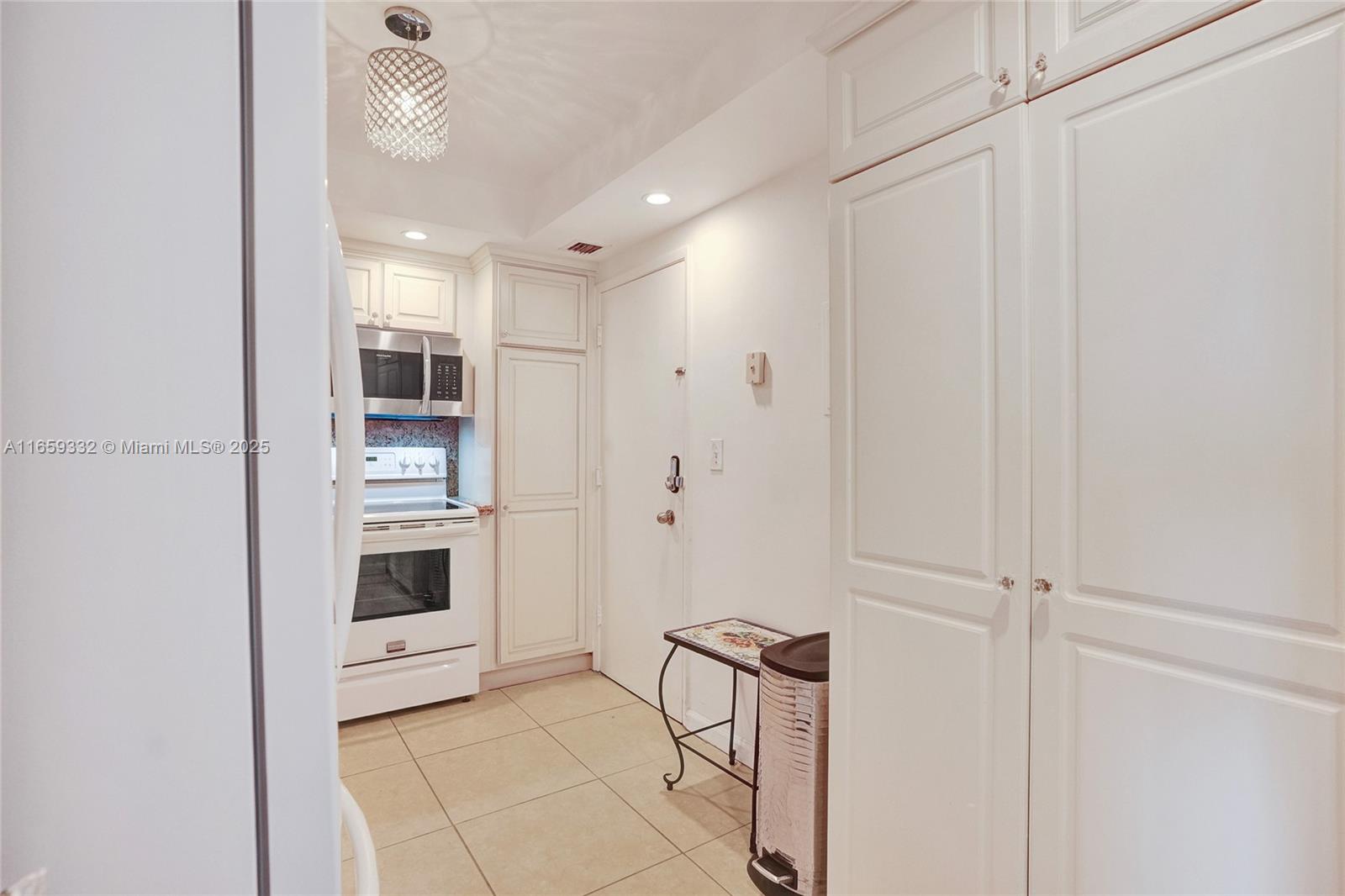 THE CARRIAGE CLUB NORTH C - Residential Lease