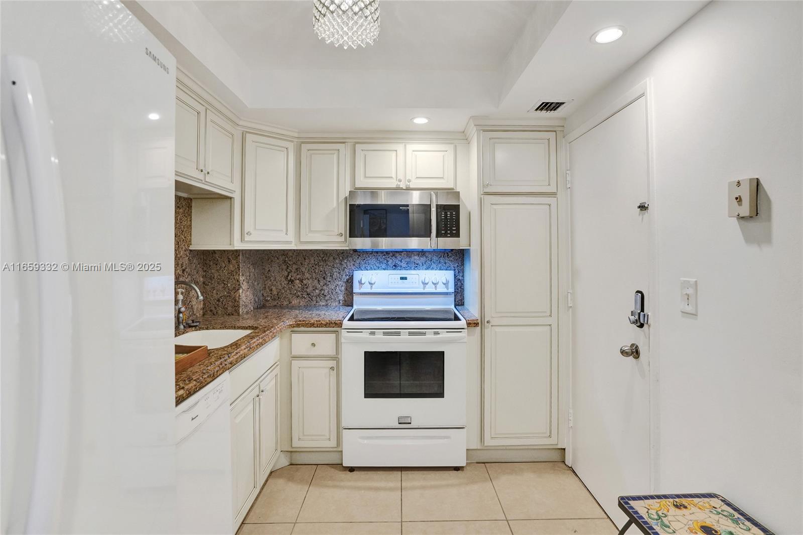 THE CARRIAGE CLUB NORTH C - Residential Lease