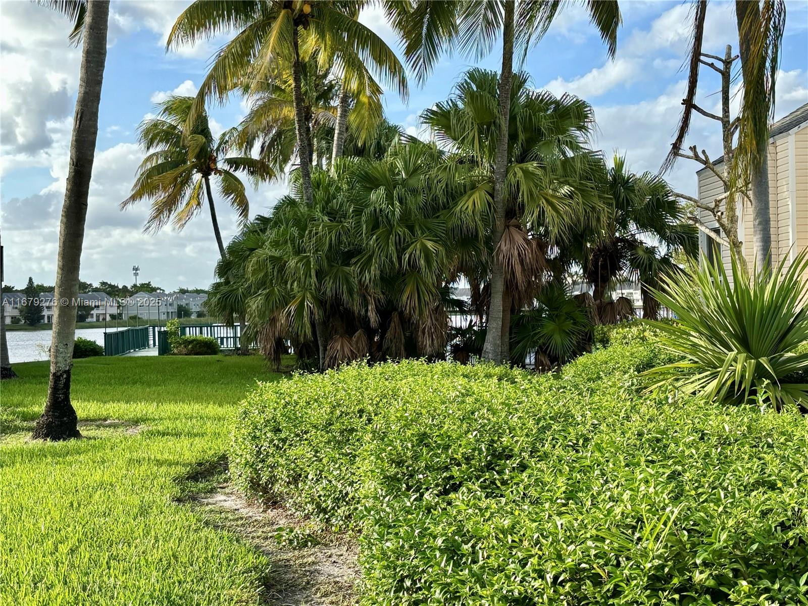 SUMMER LAKE - Residential