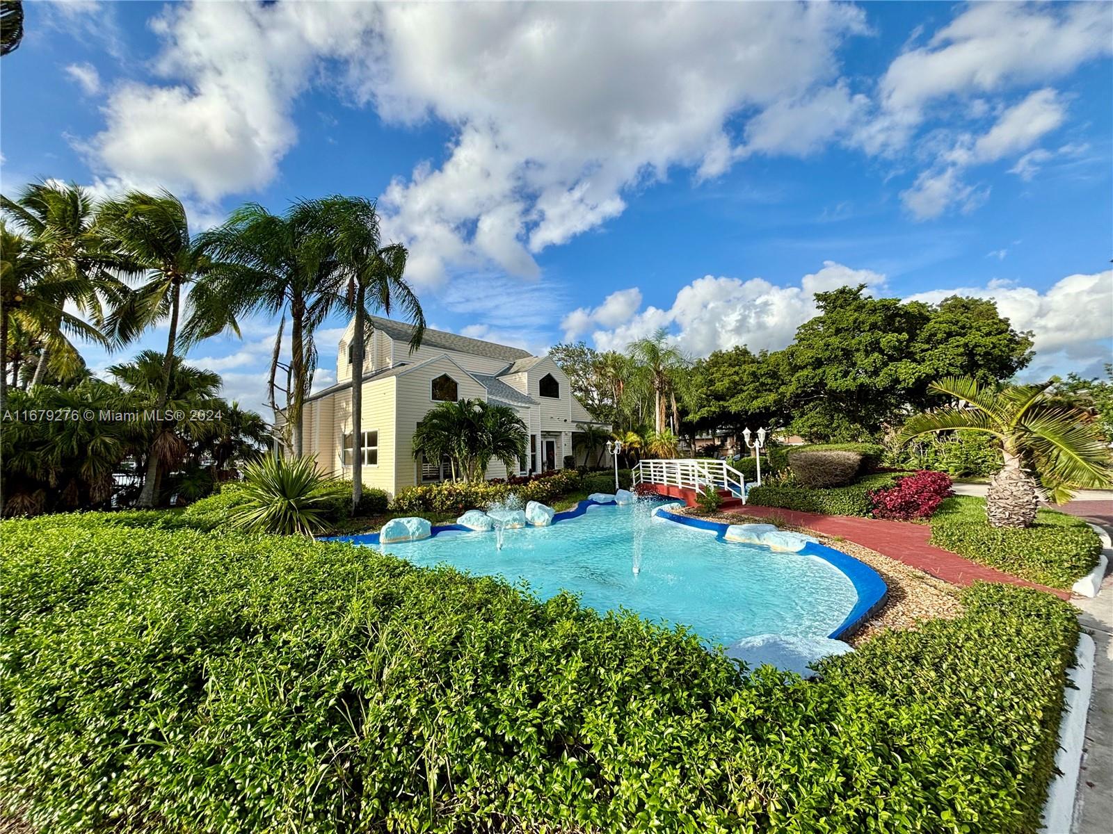 SUMMER LAKE - Residential