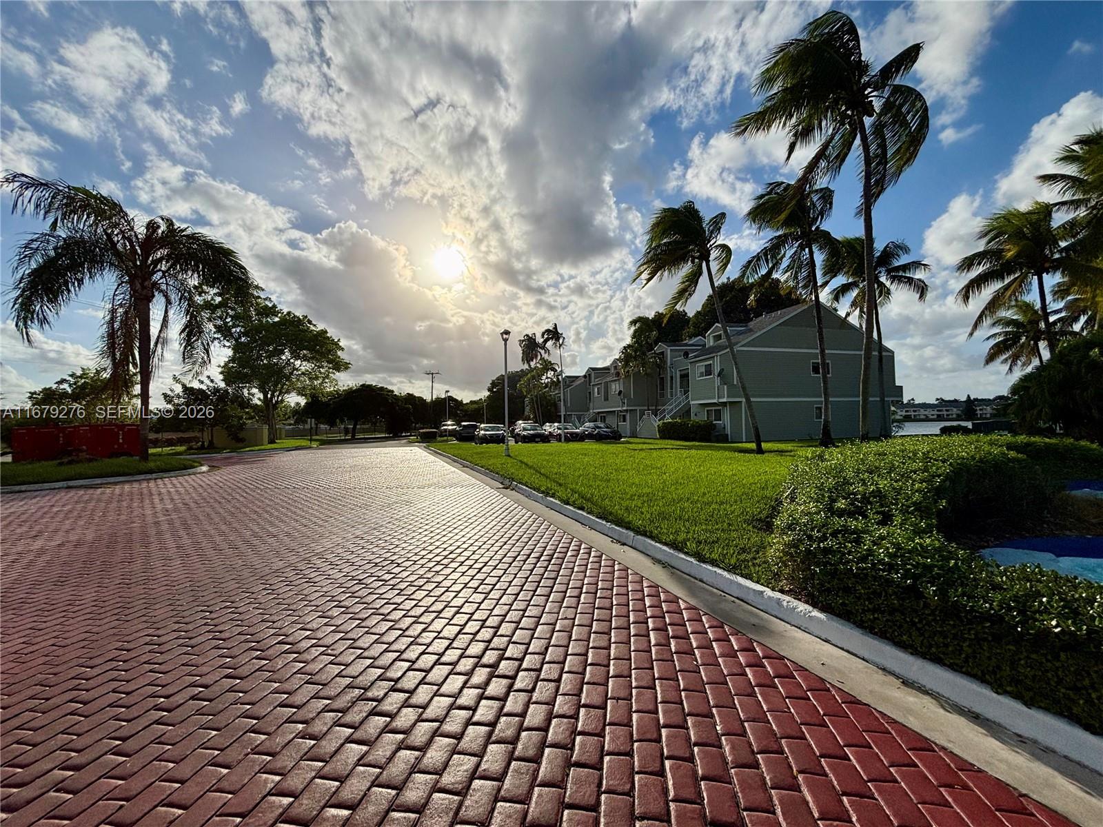 SUMMER LAKE - Residential