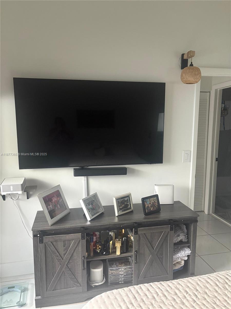 WESTWIND LAKES GARDEN HOM - Residential