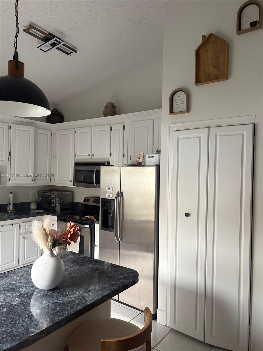 WESTWIND LAKES GARDEN HOM - Residential