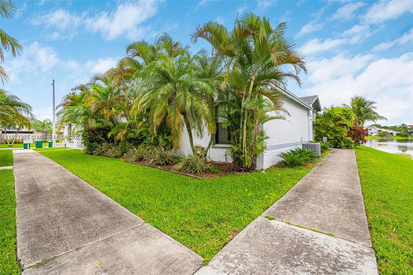 WESTWIND LAKES GARDEN HOM - Residential