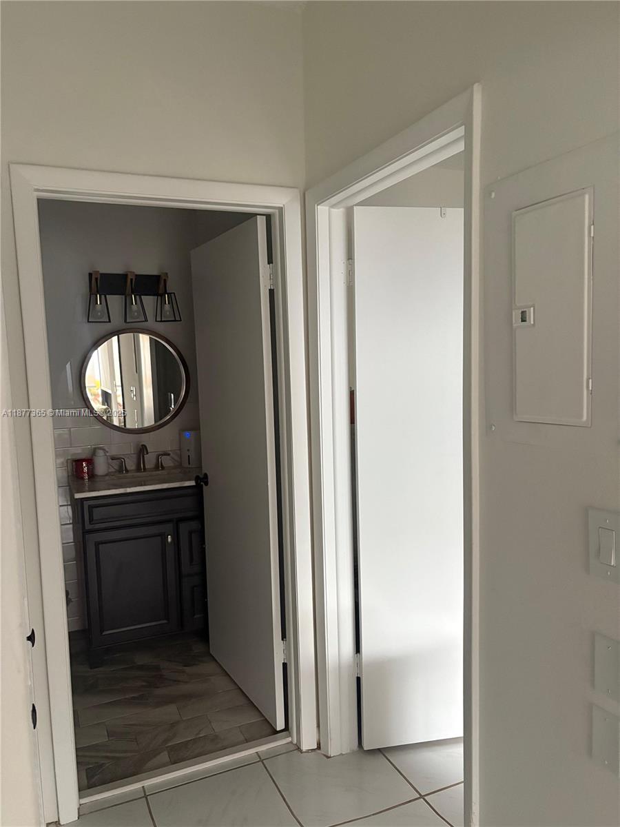 WESTWIND LAKES GARDEN HOM - Residential