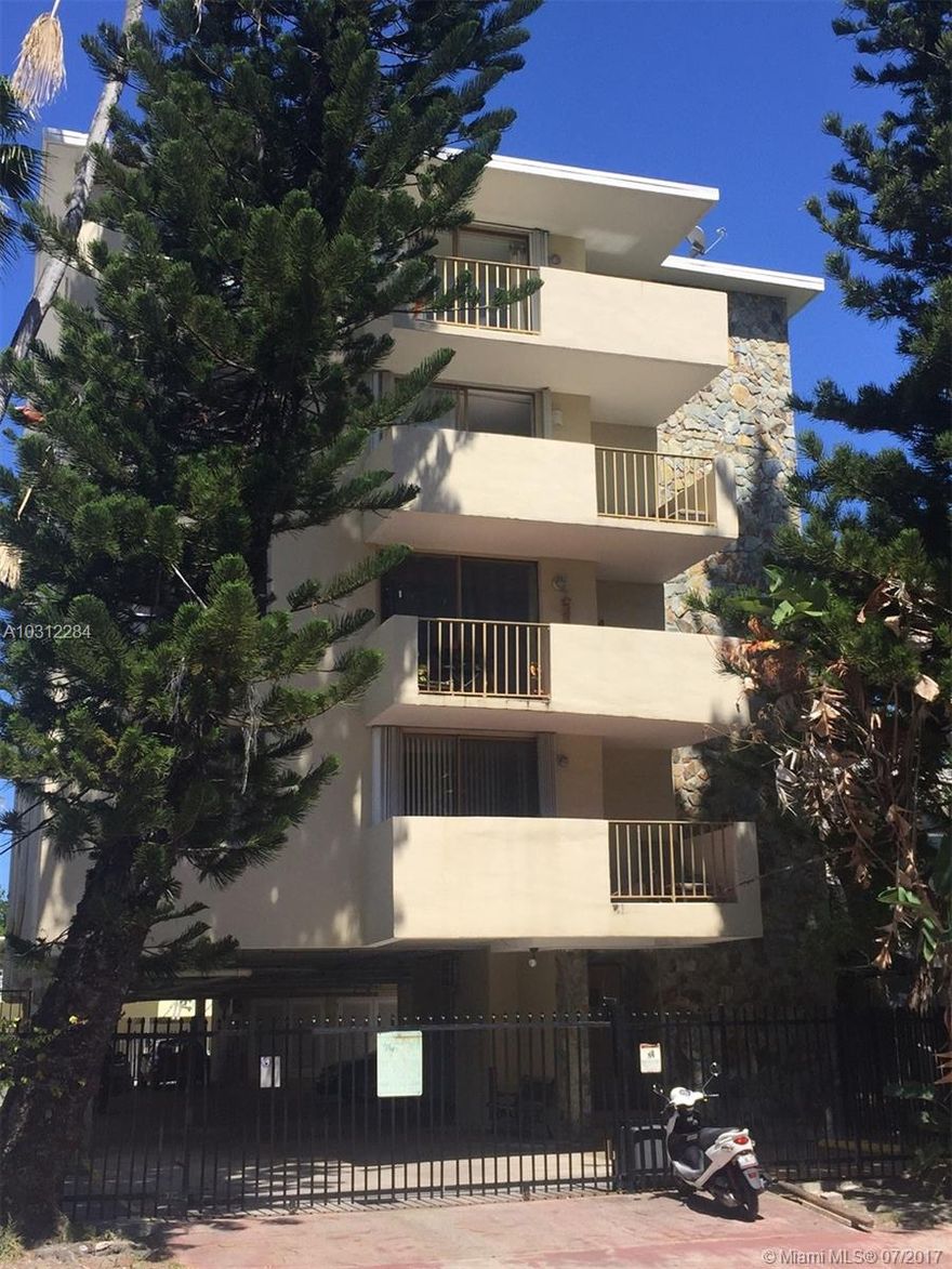 BRIGHT, SPACIOUS 1/1 LOCATED IN THE HEART OF SOUTH BEACH.  WALKING DISTANCE TO SHOPPING, THE BEACH, NEWLY RENOVATED FLAMINGO PARK AND ALL THAT SOFI HAS TO OFFER. THE FURNISHED UNIT HAS SS APPLIANCES WITH GAS RANGE, DISHWASHER, NEW AC UNIT AND CERAMIC FLOORS THROUGHOUT. BEAUTIFUL VIEWS FROM THE BALCONY. SECURE COVERED PARKING INCLUDED. AVAILABLE FOR 6 MONTH LEASE, EZ TO SHOW, JUST CONTACT LISTING AGENT.