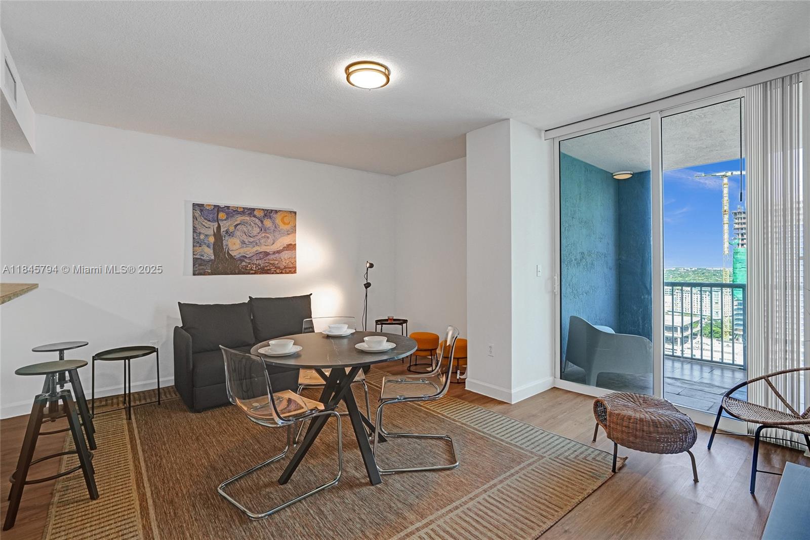 170 SE 14th St 2806