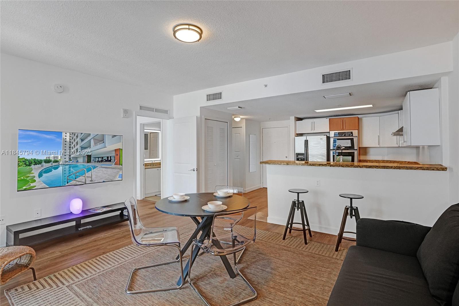 170 SE 14th St 2806