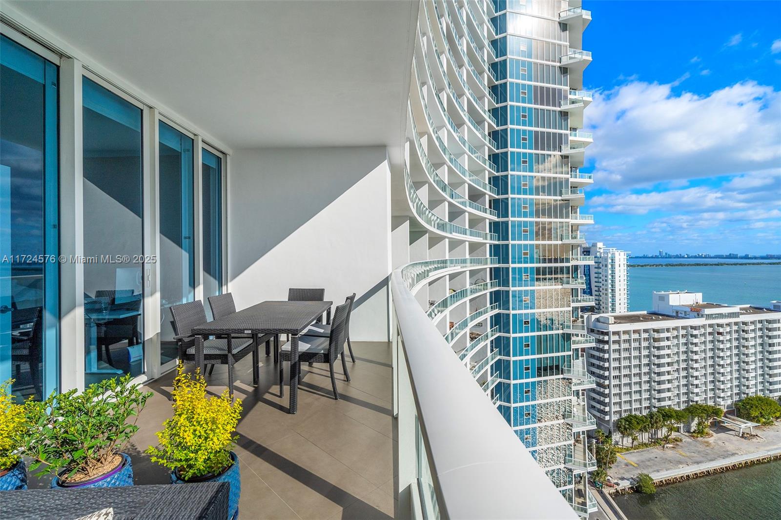 PARAMOUNT BAY CONDO - Residential