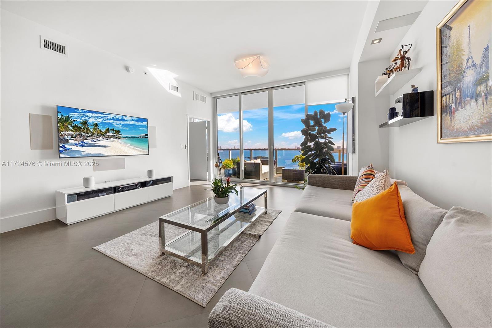 PARAMOUNT BAY CONDO - Residential