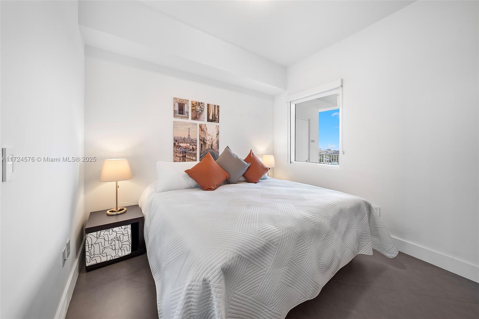 PARAMOUNT BAY CONDO - Residential
