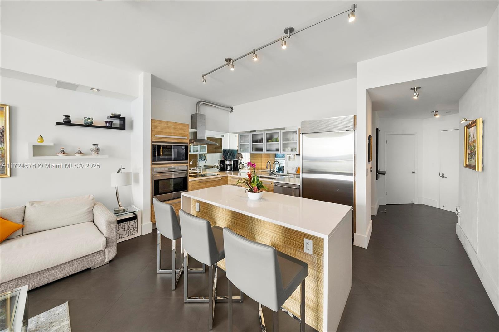 PARAMOUNT BAY CONDO - Residential