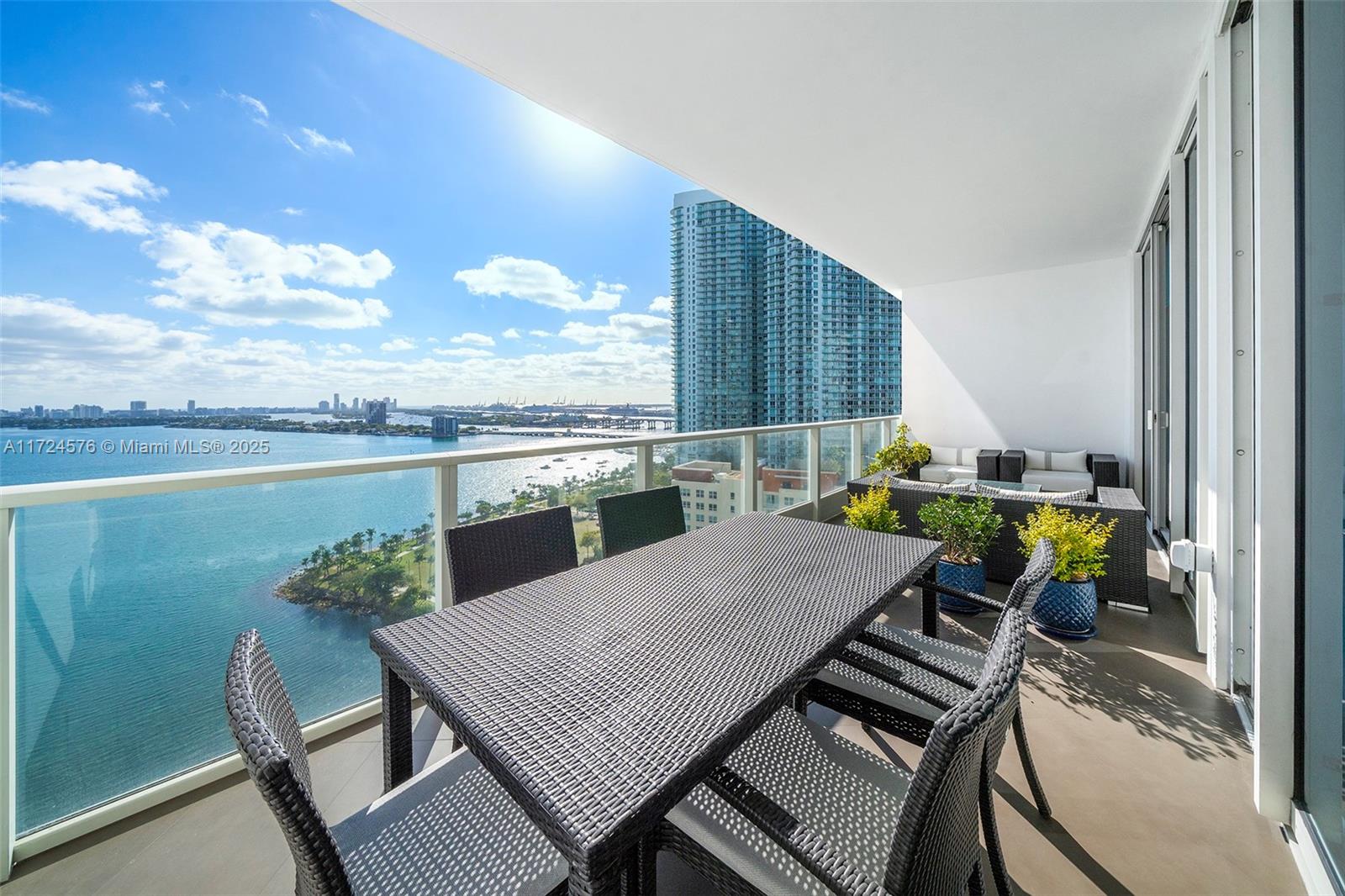 PARAMOUNT BAY CONDO - Residential