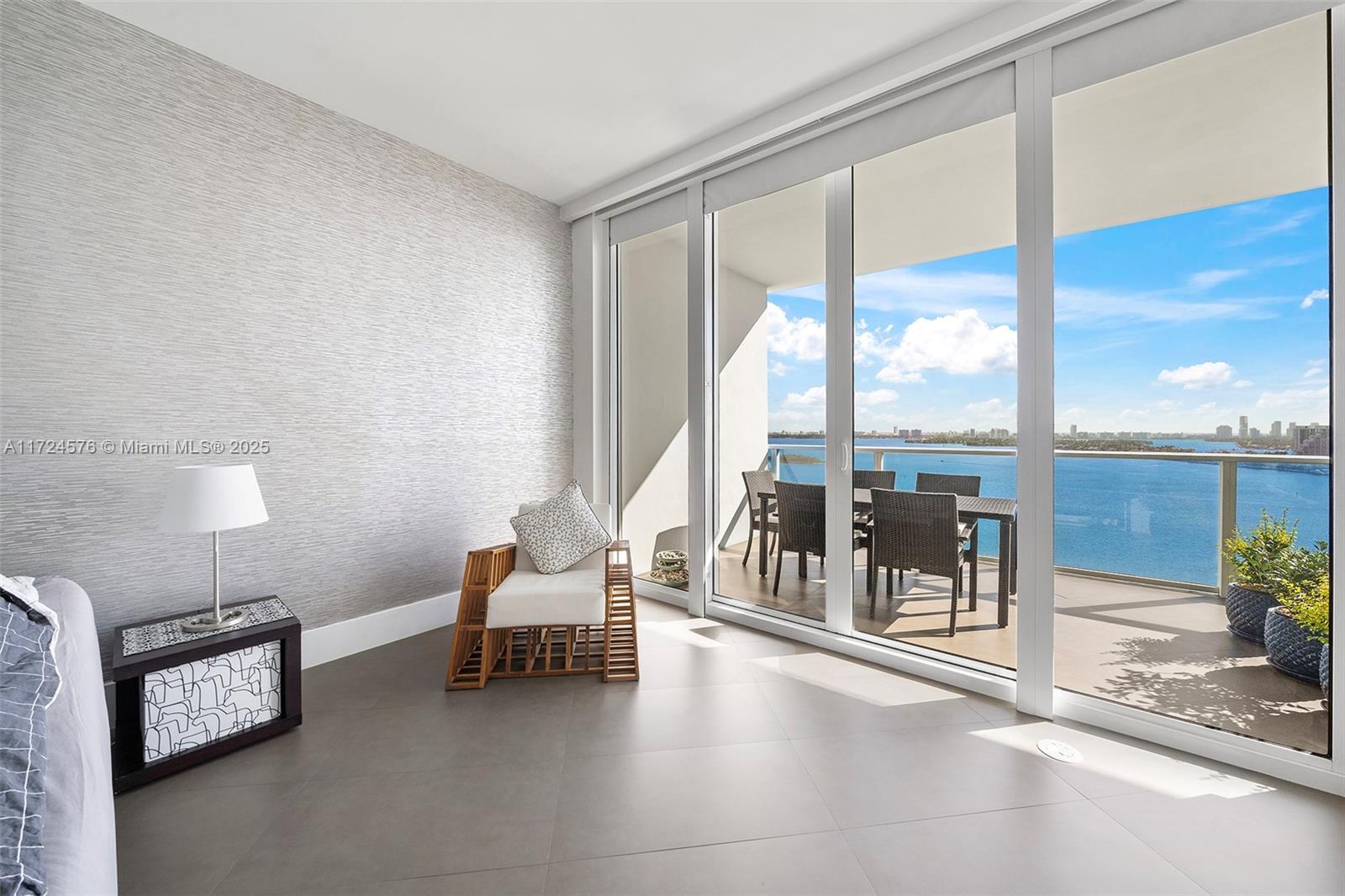 PARAMOUNT BAY CONDO - Residential
