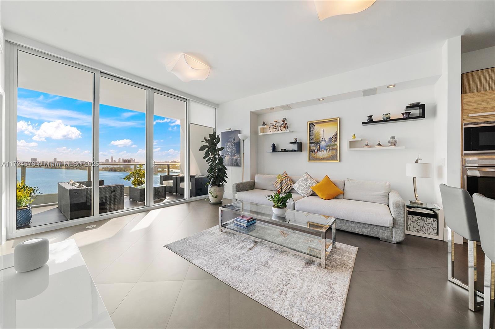 PARAMOUNT BAY CONDO - Residential