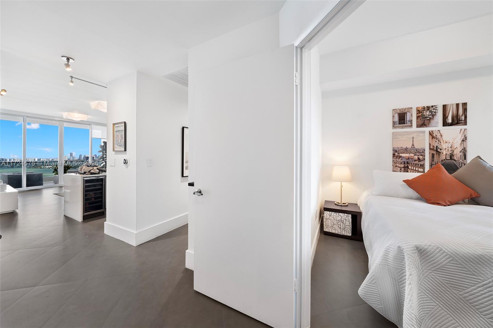 PARAMOUNT BAY CONDO - Residential
