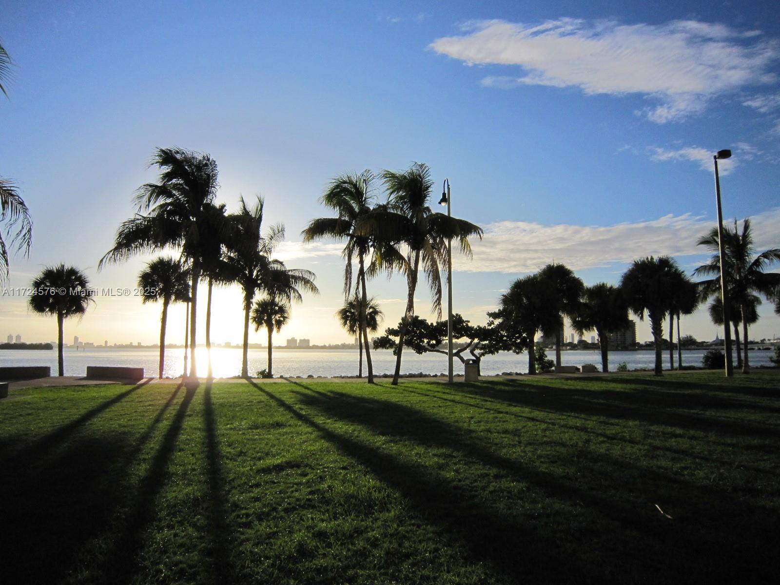 PARAMOUNT BAY CONDO - Residential