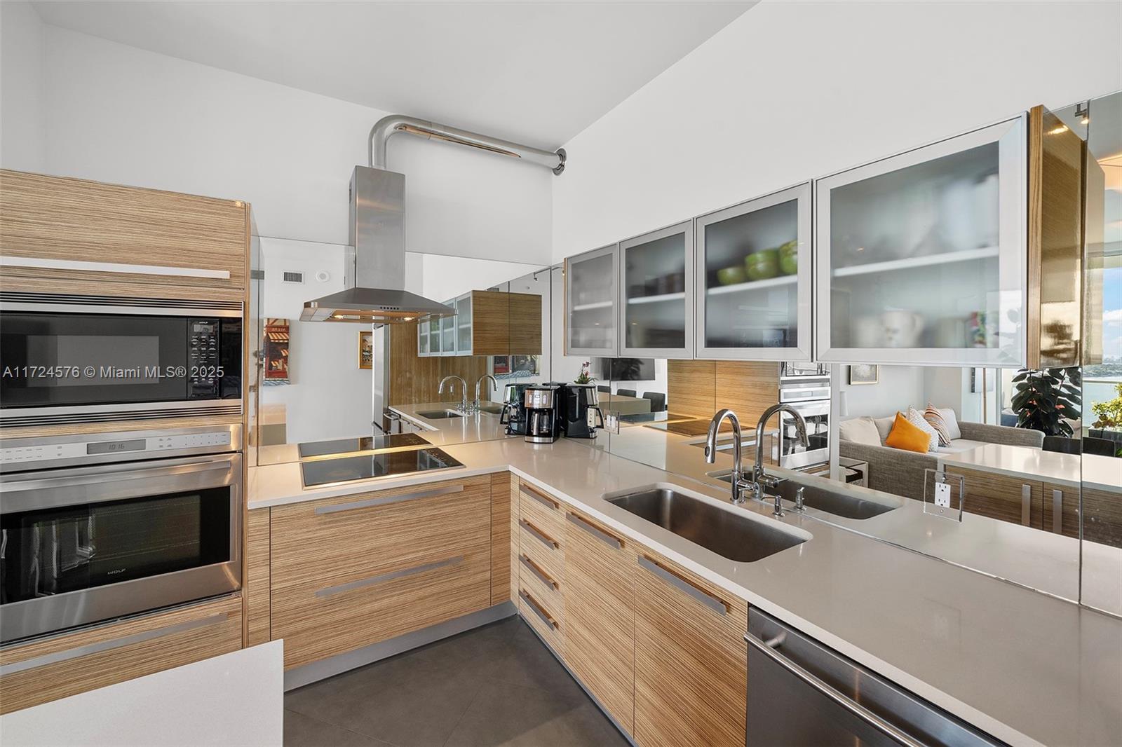 PARAMOUNT BAY CONDO - Residential