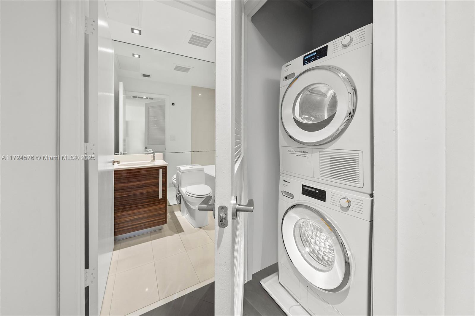 PARAMOUNT BAY CONDO - Residential