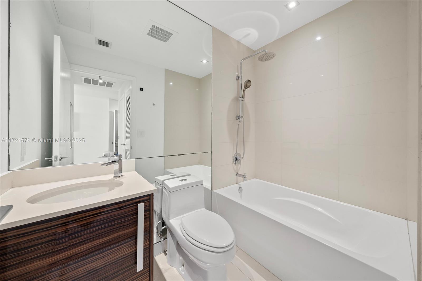 PARAMOUNT BAY CONDO - Residential