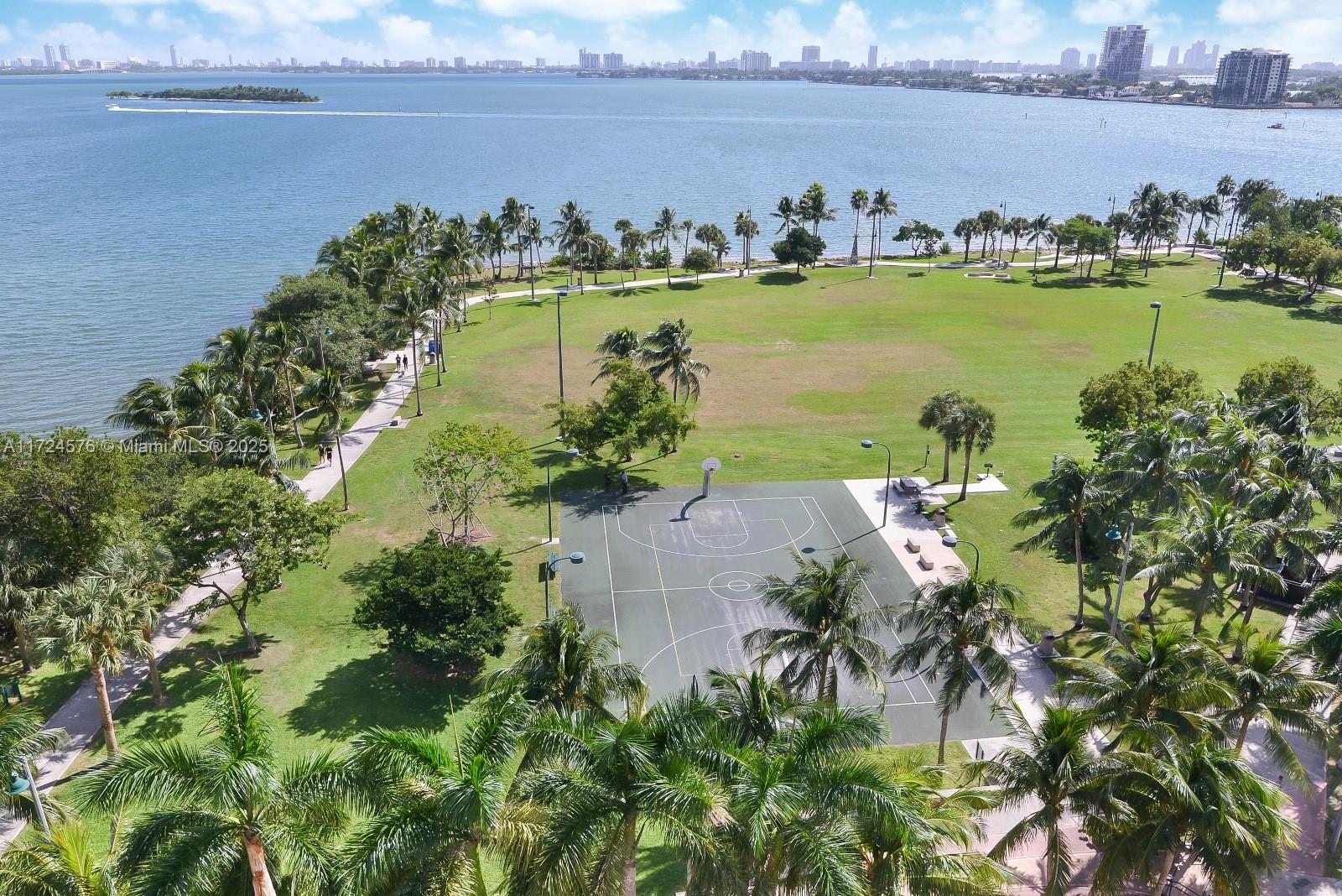 PARAMOUNT BAY CONDO - Residential