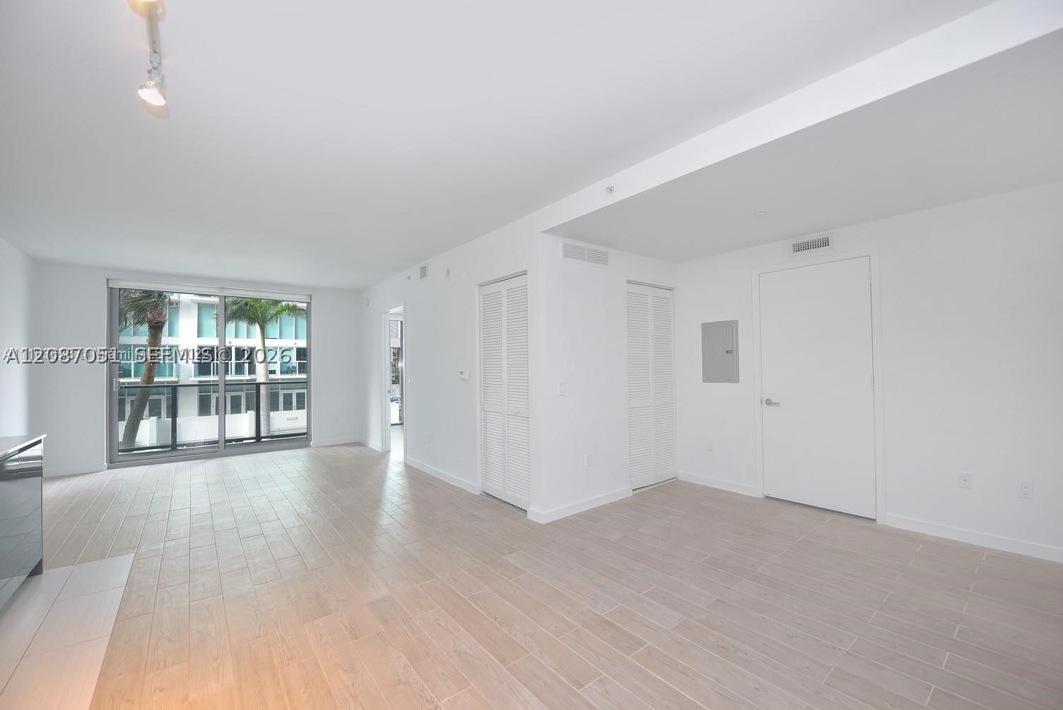 31 SE 6th St 406
