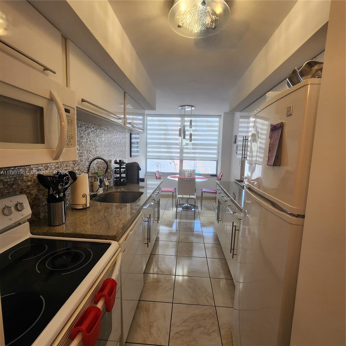 WINSTON TOWERS 400 CONDO - Residential