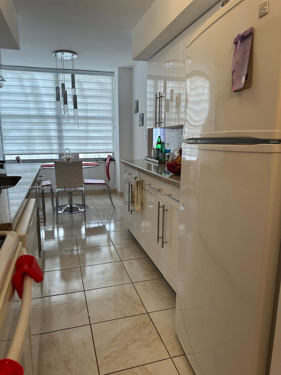 WINSTON TOWERS 400 CONDO - Residential