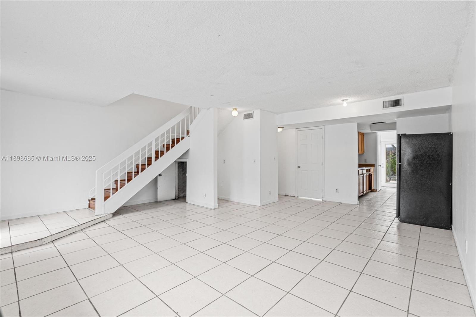 View photos, virtual tours, details... 941 SW 20th Ct