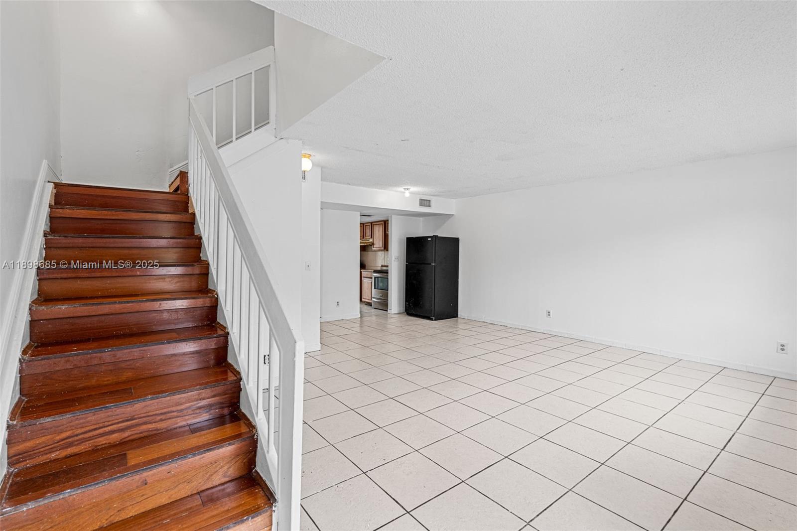 View photos, virtual tours, details... 941 SW 20th Ct