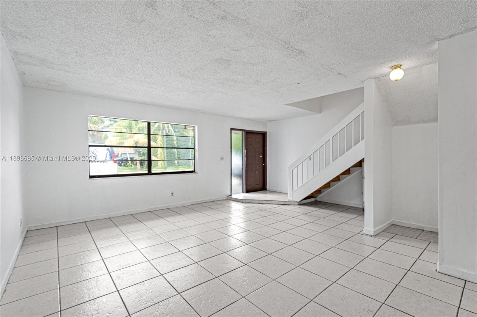 View photos, virtual tours, details... 941 SW 20th Ct