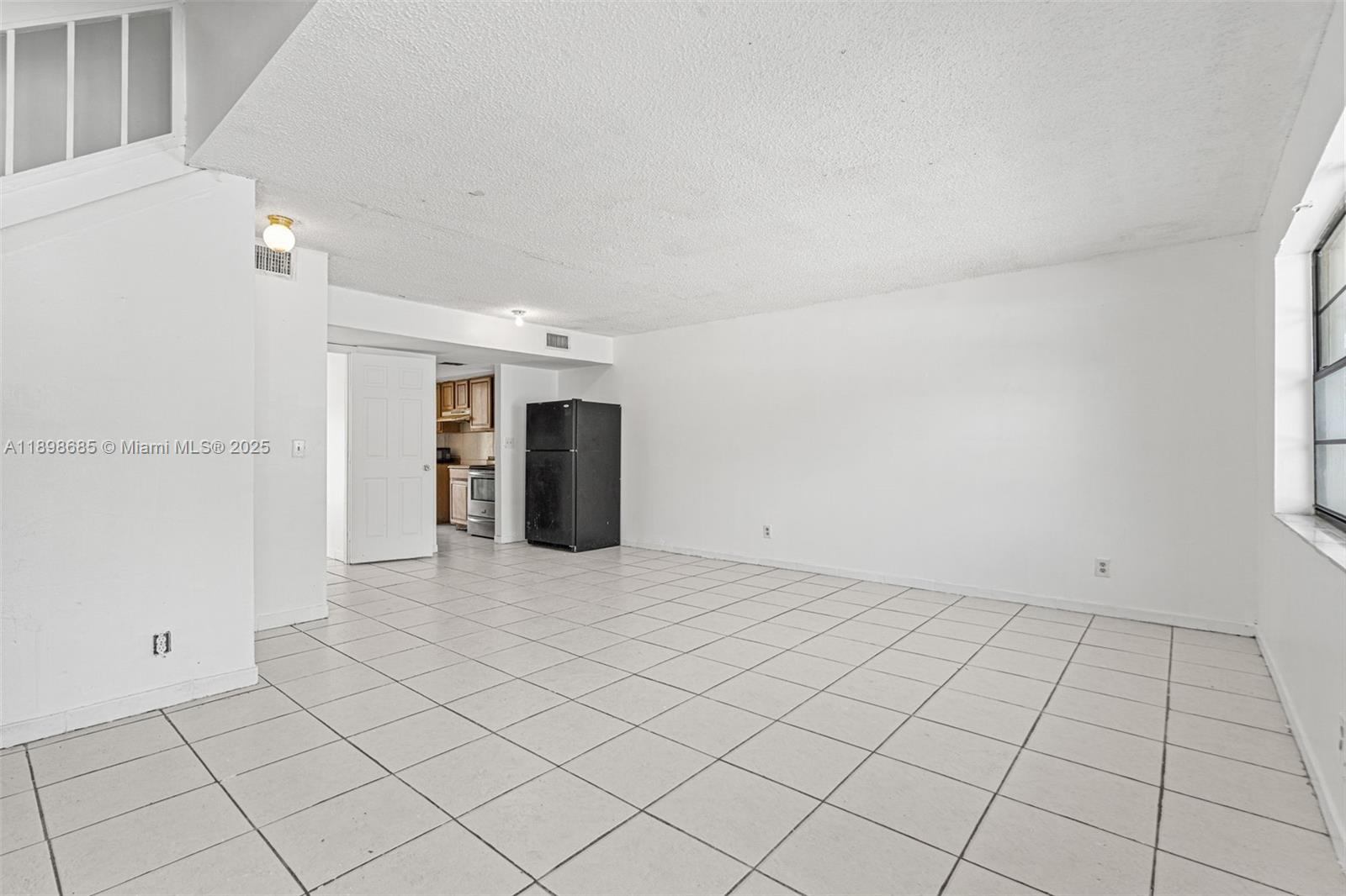 View photos, virtual tours, details... 941 SW 20th Ct