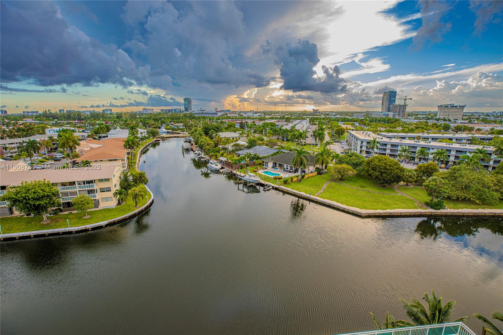 GOLDEN HORN CONDO - Residential