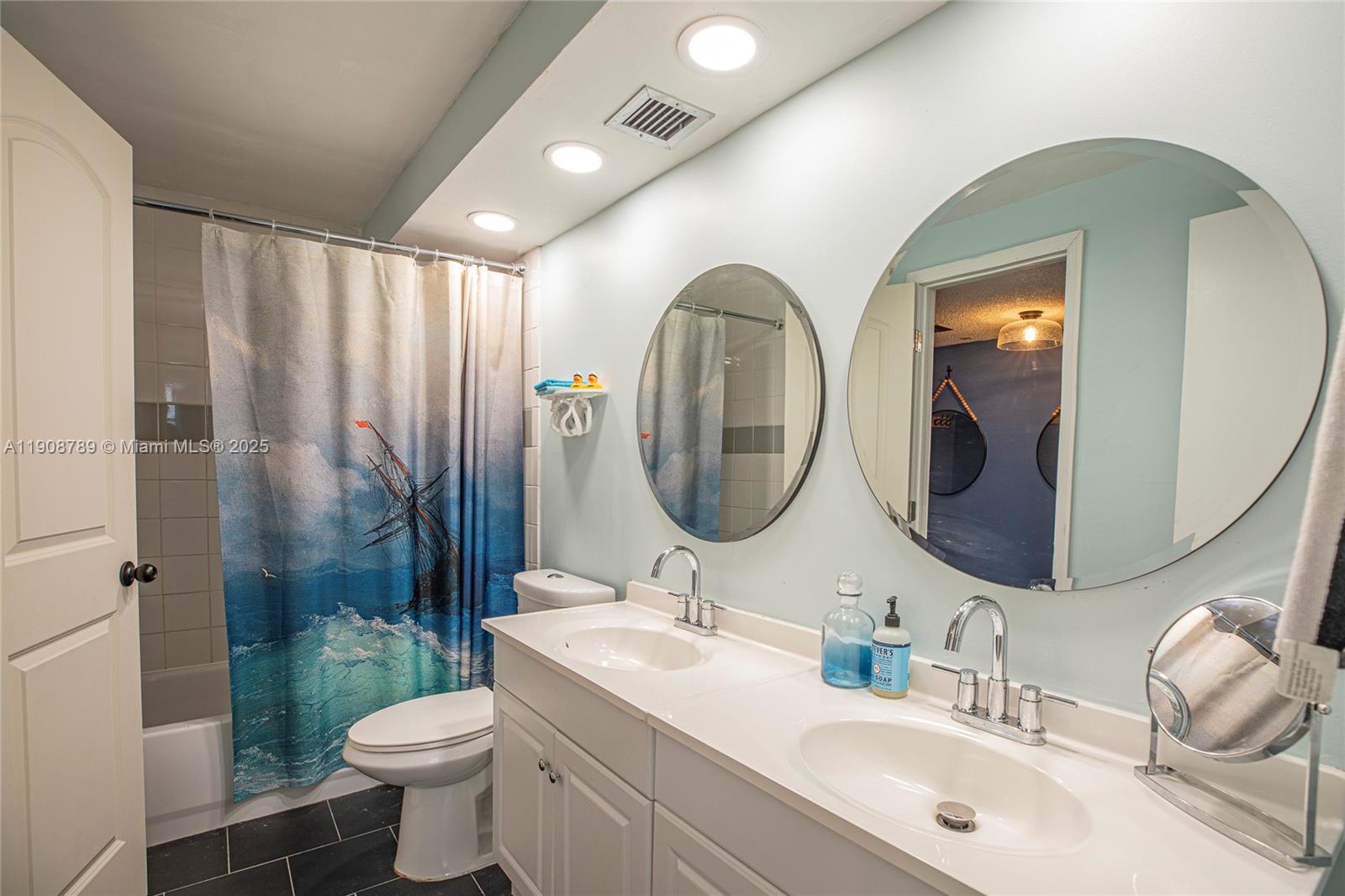 GOLDEN HORN CONDO - Residential