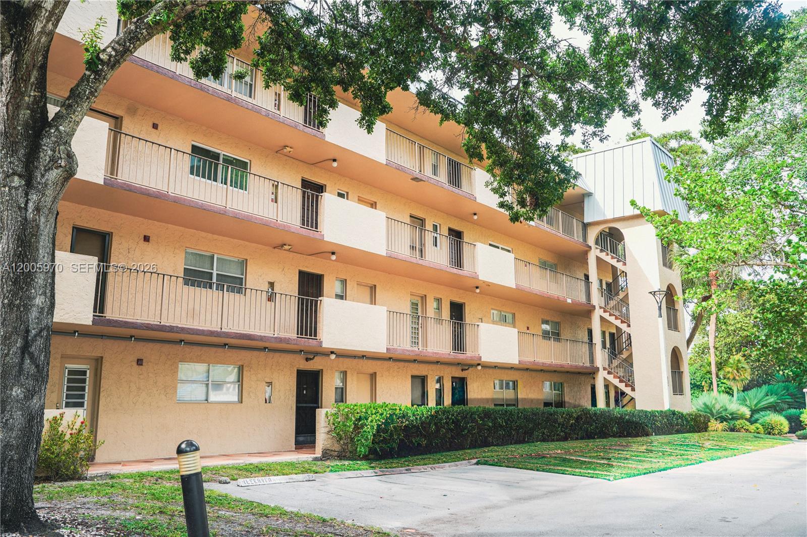 INVERRARY COUNTRY CLUB - Residential
