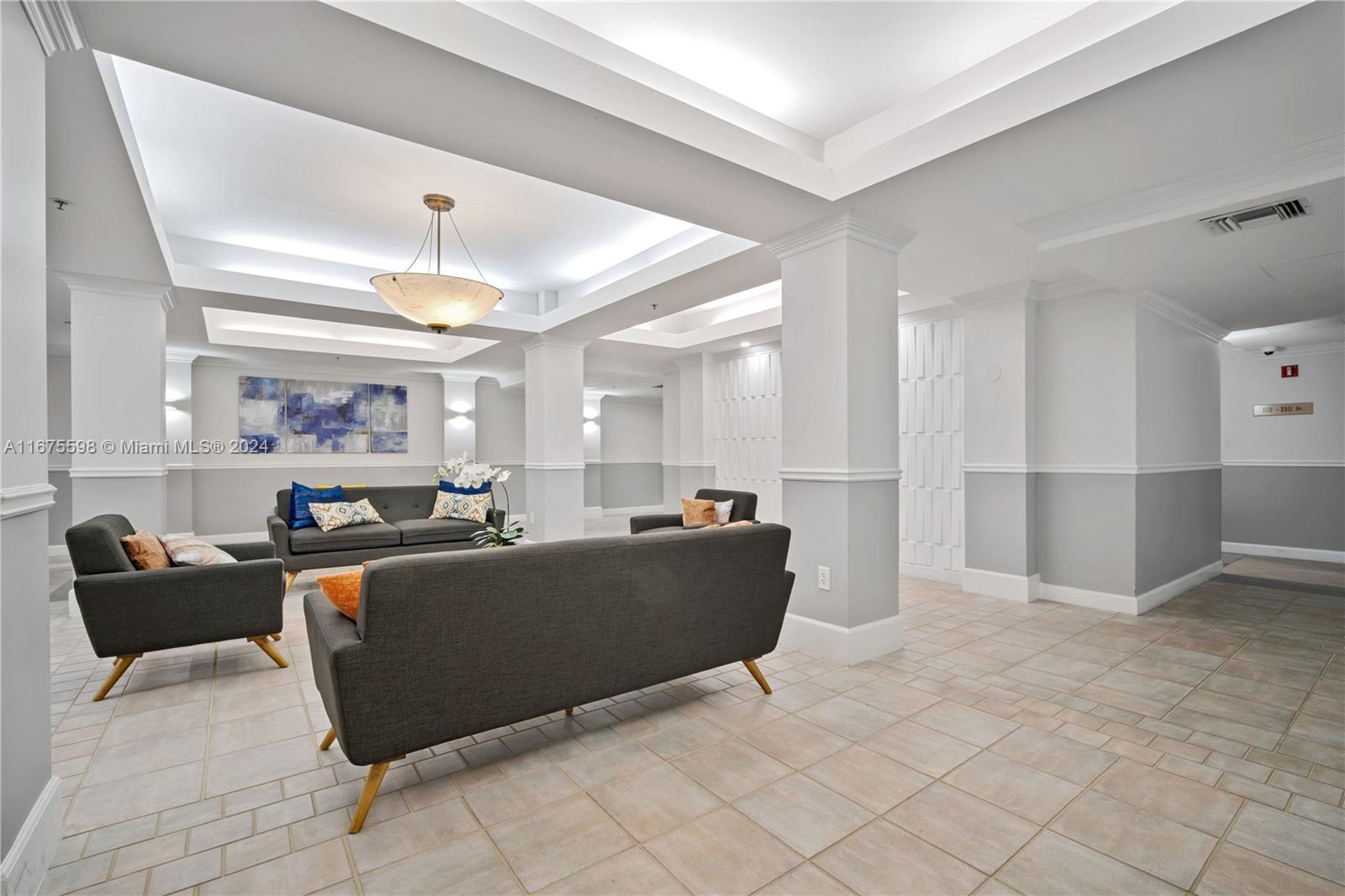 DORAL HOUSE CONDO NO 1 - Residential