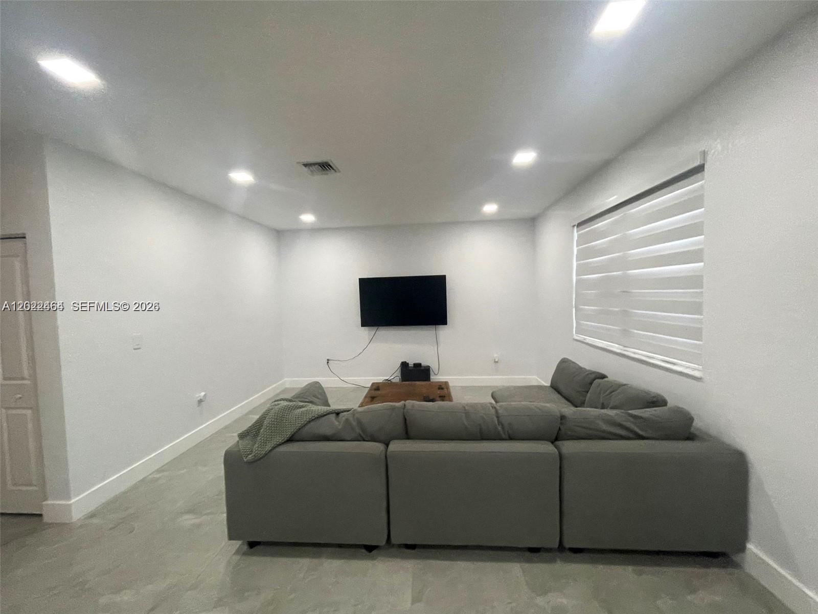 PINE ISLE - Residential
