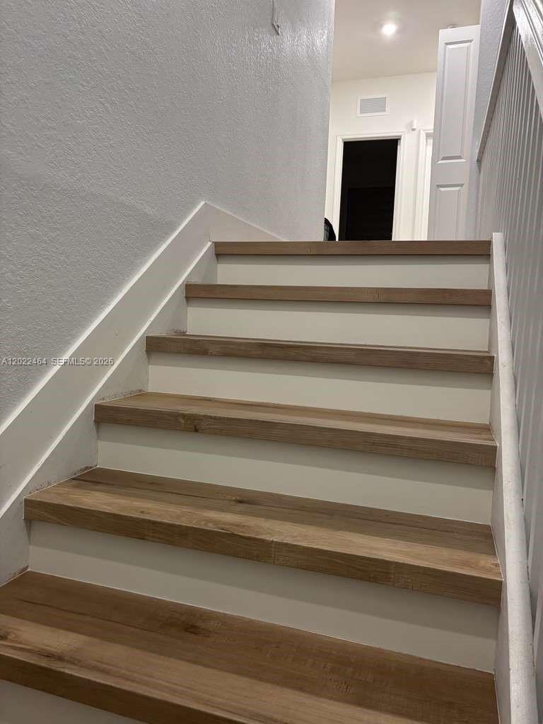 PINE ISLE - Residential